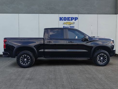 Used 2025 Chevrolet Silverado 1500 ZR2 w/ Technology Package image 6