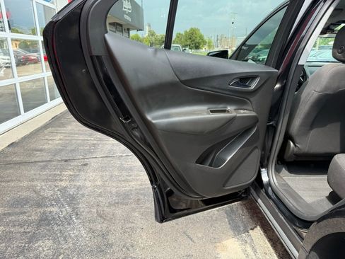 Used 2022 Chevrolet Equinox LT image 12