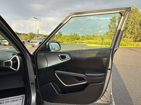 Used 2023 Kia Soul LX w/ Option Group 015 FWD image 14