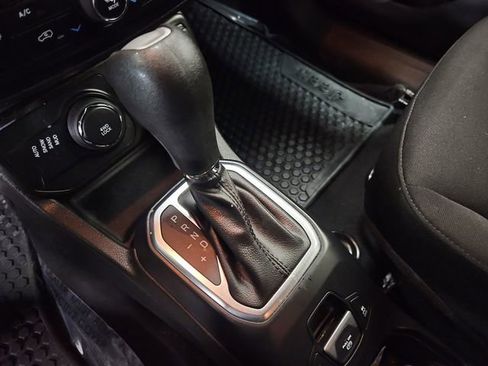 Used 2021 Jeep Renegade Latitude w/ Luxury Group I image 31