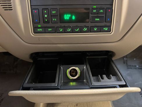 Used 2007 Lincoln Town Car Signature Limited RWD image 15