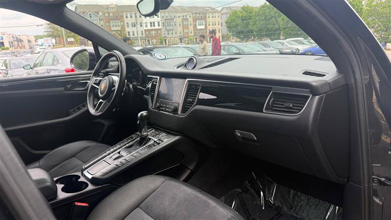 Used 2018 Porsche Macan AWD/4WD image 10