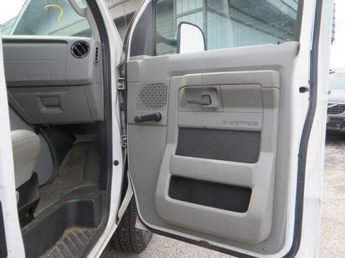 Used 2014 Ford E-150 and Econoline 150 RWD image 9
