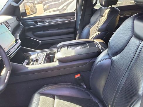 Used 2022 Jeep Wagoneer Series III image 11