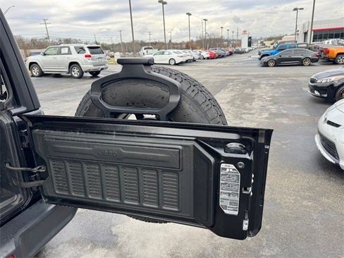 Used 2020 Jeep Wrangler Unlimited Sahara w/ Safety Group image 15