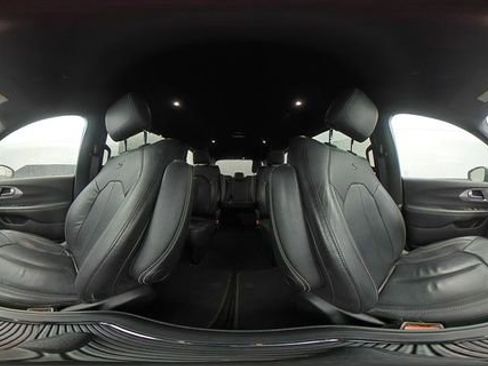 Used 2021 Chrysler Pacifica Touring-L w/ Uconnect Theater Family Group image 39