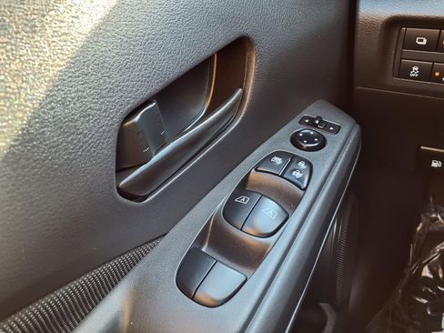 Used 2025 Nissan Kicks Play S FWD image 18