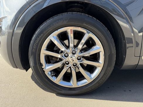 Used 2017 Kia Sorento SX image 9