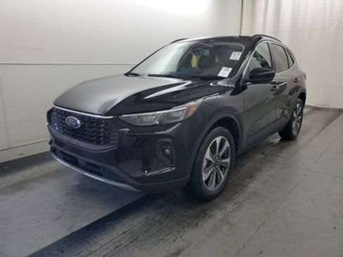 Used 2025 Ford Escape Platinum image 1