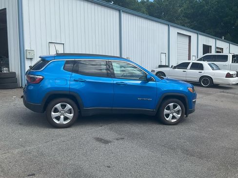 Used 2019 Jeep Compass Latitude w/ Popular Equipment Group FWD image 4