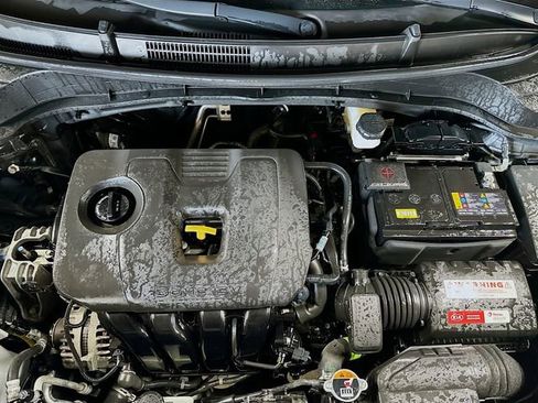 Used 2022 Kia Soul LX image 9