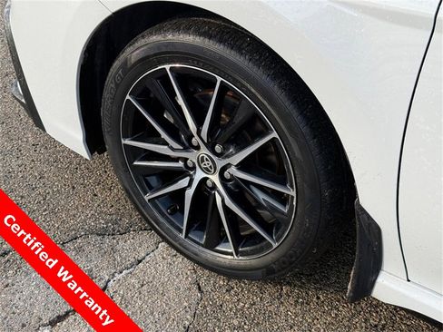 Used 2022 Toyota Camry SE image 10