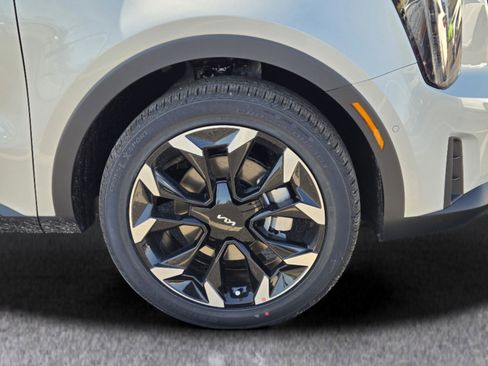 New 2026 Kia Sorento S FWD image 4