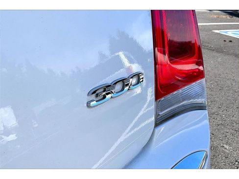 Used 2021 Chrysler 300 Touring L image 8