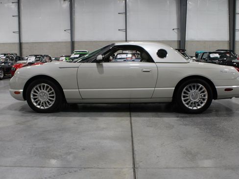 Used 2005 Ford Thunderbird 50th Anniversary RWD image 25