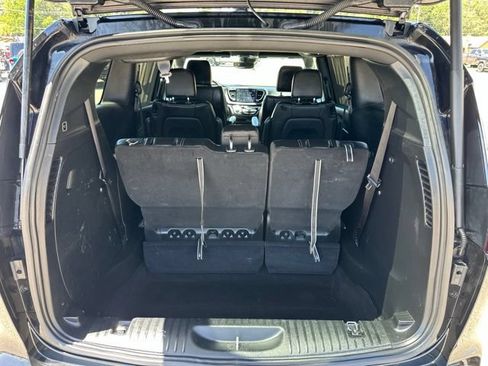 Certified 2025 Chrysler Pacifica Select FWD image 39