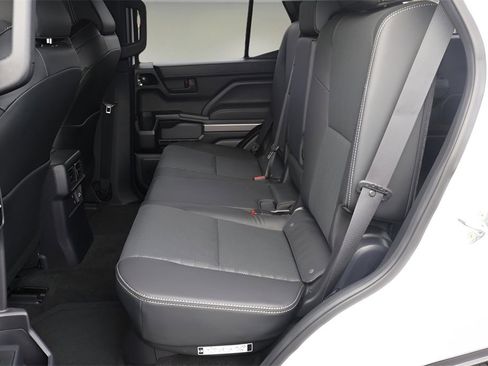 Certified 2025 Toyota 4Runner TRD Off-Road Premium image 15