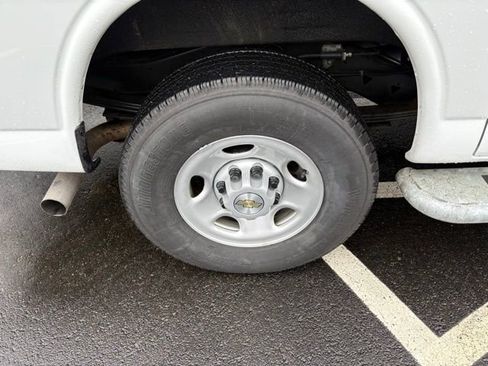 Used 2024 Chevrolet Express 2500 w/ Driver Convenience Package image 10