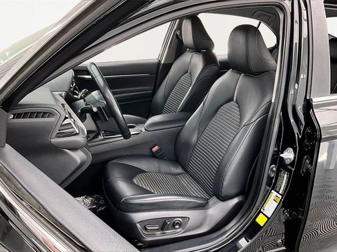 Used 2021 Toyota Camry SE image 25