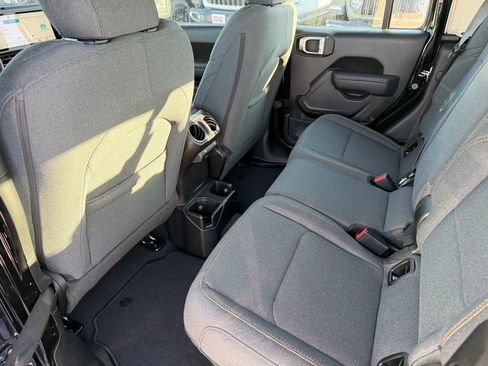 New 2026 Jeep Gladiator Sport AWD/4WD image 9