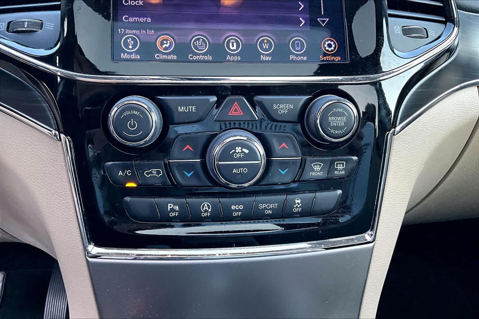 Used 2020 Jeep Grand Cherokee Limited w/ Luxury Group II RWD image 26
