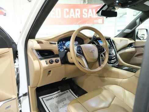Used 2020 Cadillac Escalade ESV Platinum AWD/4WD image 16