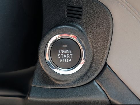 Used 2025 Subaru Outback Premium AWD/4WD image 29