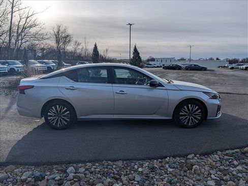 Used 2024 Nissan Altima 2.5 SV image 6