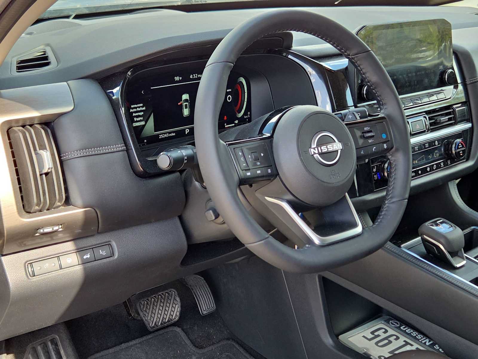 Used 2024 Nissan Pathfinder Platinum FWD image 10