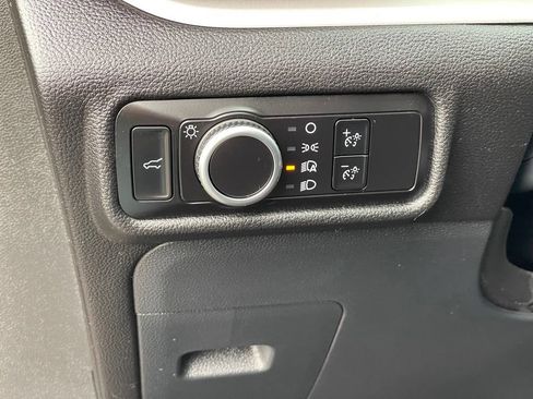 Used 2023 Ford Explorer XLT AWD/4WD image 20