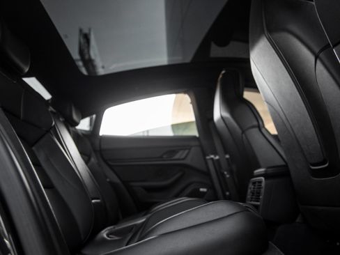 Certified 2021 Porsche Taycan 4S AWD/4WD image 39