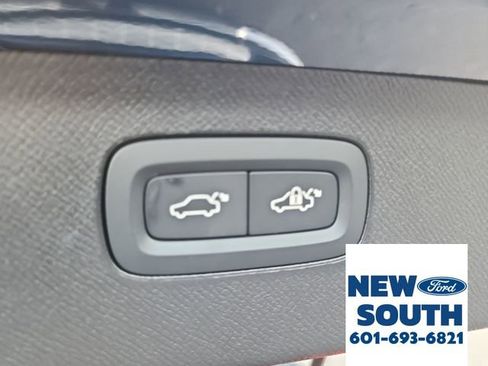 Used 2025 Volvo XC90 B6 Plus w/ Protection Package Premier image 36