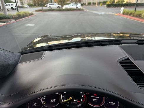 Used 2023 Porsche Cayenne Turbo S image 34