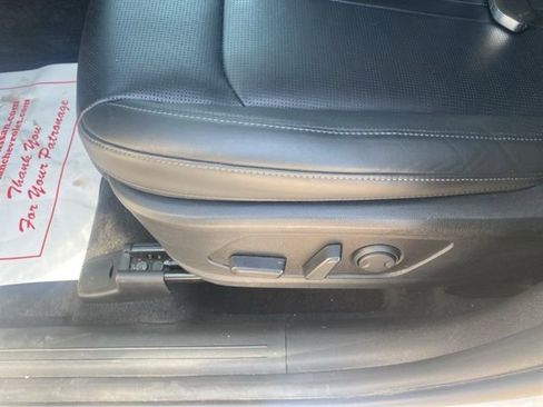 Used 2024 Kia Sorento S image 18