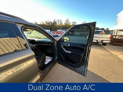 Used 2022 Ford Explorer XLT image 25