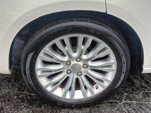 Used 2011 Chrysler 200 Limited image 10