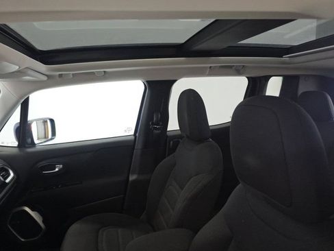 Used 2021 Jeep Renegade Latitude w/ Sun & Sound Group FWD image 7