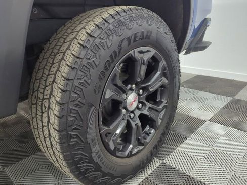 Used 2023 GMC Canyon Elevation w/ Elevation Premium Package AWD/4WD image 9
