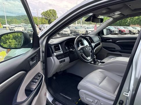 Used 2018 Toyota Highlander Limited AWD/4WD image 21