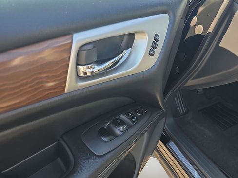 Used 2020 Nissan Pathfinder Platinum AWD/4WD image 23