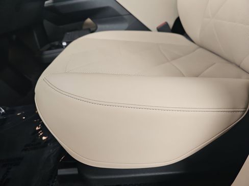 Certified 2024 BMW iX xDrive50 w/ Premium Package image 29