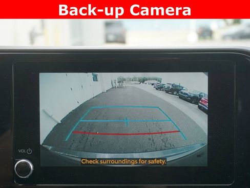 Used 2024 Toyota Highlander LE FWD image 6
