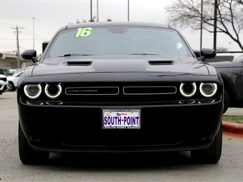 Used 2016 Dodge Challenger SXT image 8