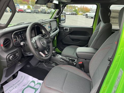 New 2025 Jeep Gladiator Rubicon w/ Convenience Group image 2