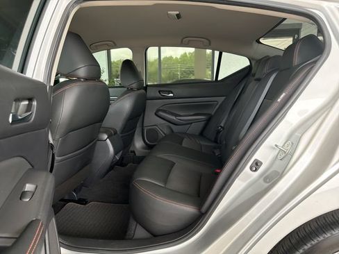 Used 2020 Nissan Altima 2.5 SR FWD image 11