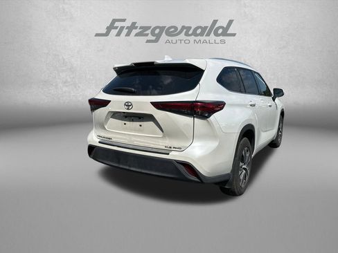 Used 2022 Toyota Highlander XLE AWD/4WD image 8