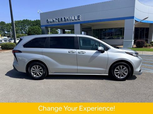 Used 2022 Toyota Sienna LE FWD image 4