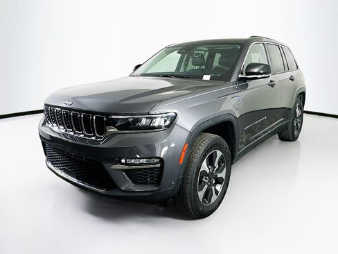 Used 2022 Jeep Grand Cherokee Limited 4xe w/ Luxury Tech Group II AWD/4WD image 3