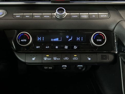 Used 2023 Hyundai Elantra Limited w/ Cargo Package image 21