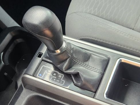 Used 2018 Toyota Tacoma SR5 AWD/4WD image 16